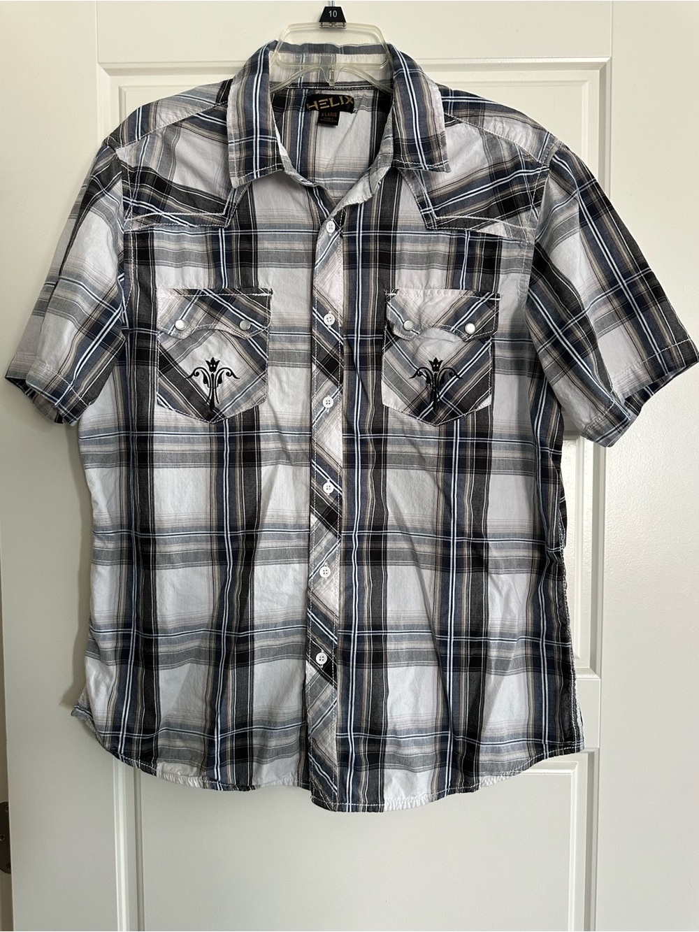Helix Men’s Black and White Plaid Short-Sleeve Button-Up Shirt w/Pocket Details